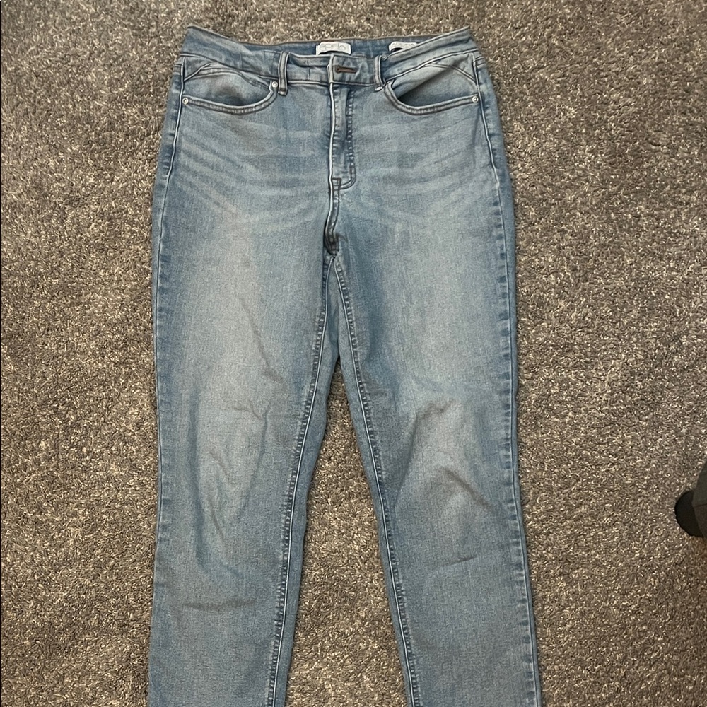 sofia by sofia vergara Light Blue Ankle Crop Jeans